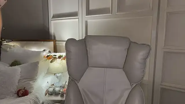 Freechat UrLillShy on StripChat