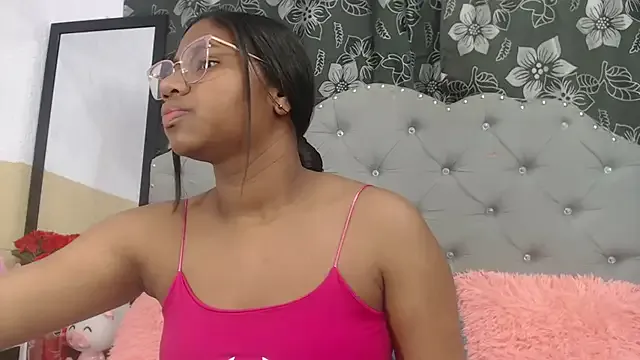 Freechat valentinavega18x on StripChat