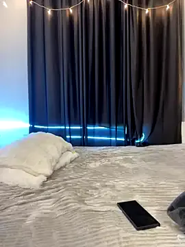 Offline vickyandtania on StripChat