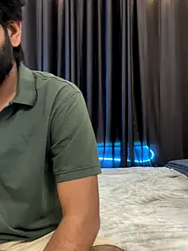 Offline vickyandtania on StripChat