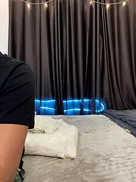 Offline vickyandtania on StripChat