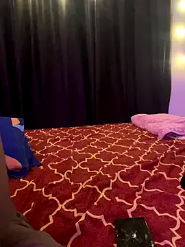 Offline vickyandtania on StripChat