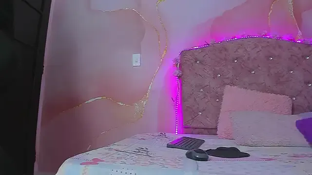 Offline violet_taylor_ on StripChat