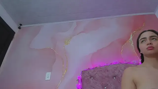 Offline violet_taylor_ on StripChat