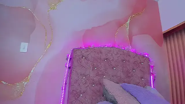 Offline violet_taylor_ on StripChat