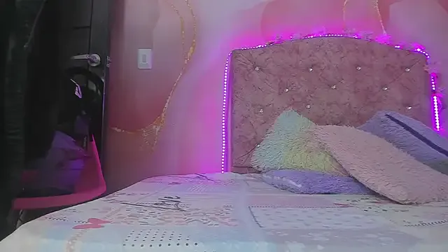 Offline violet_taylor_ on StripChat