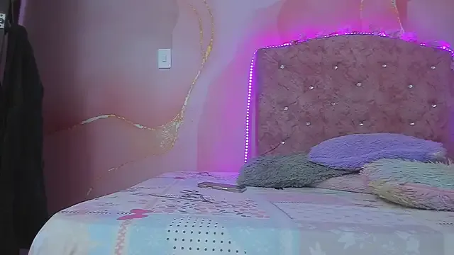 Offline violet_taylor_ on StripChat