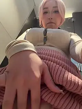 Offline winter11 on StripChat