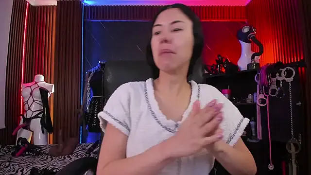 Offline XiaQueen on StripChat