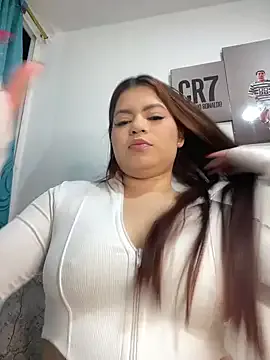 Offline Yaqui_elle on StripChat