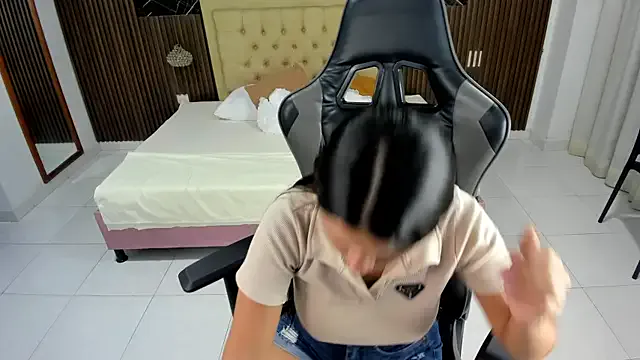 Offline Zoe16_ on StripChat